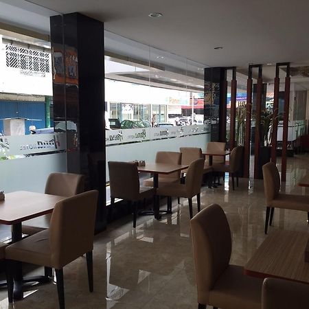 Hana Hotel Batam Exterior photo
