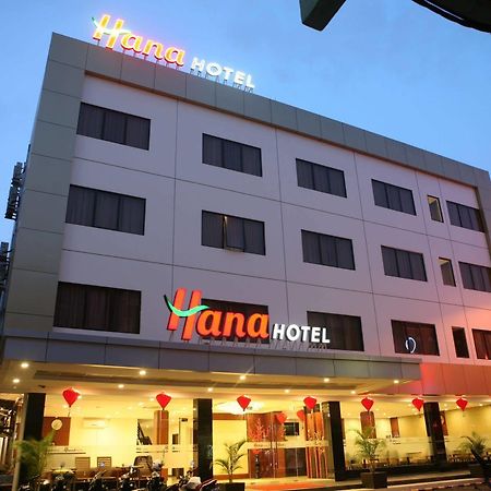 Hana Hotel Batam Exterior photo
