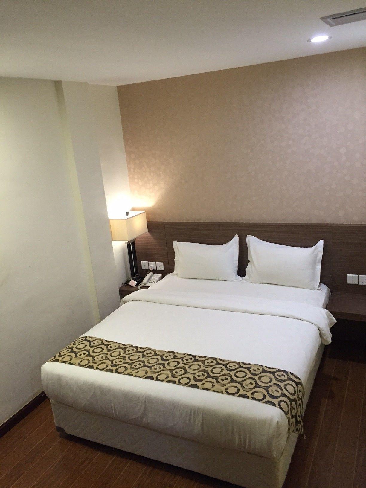 Hana Hotel Batam Exterior photo