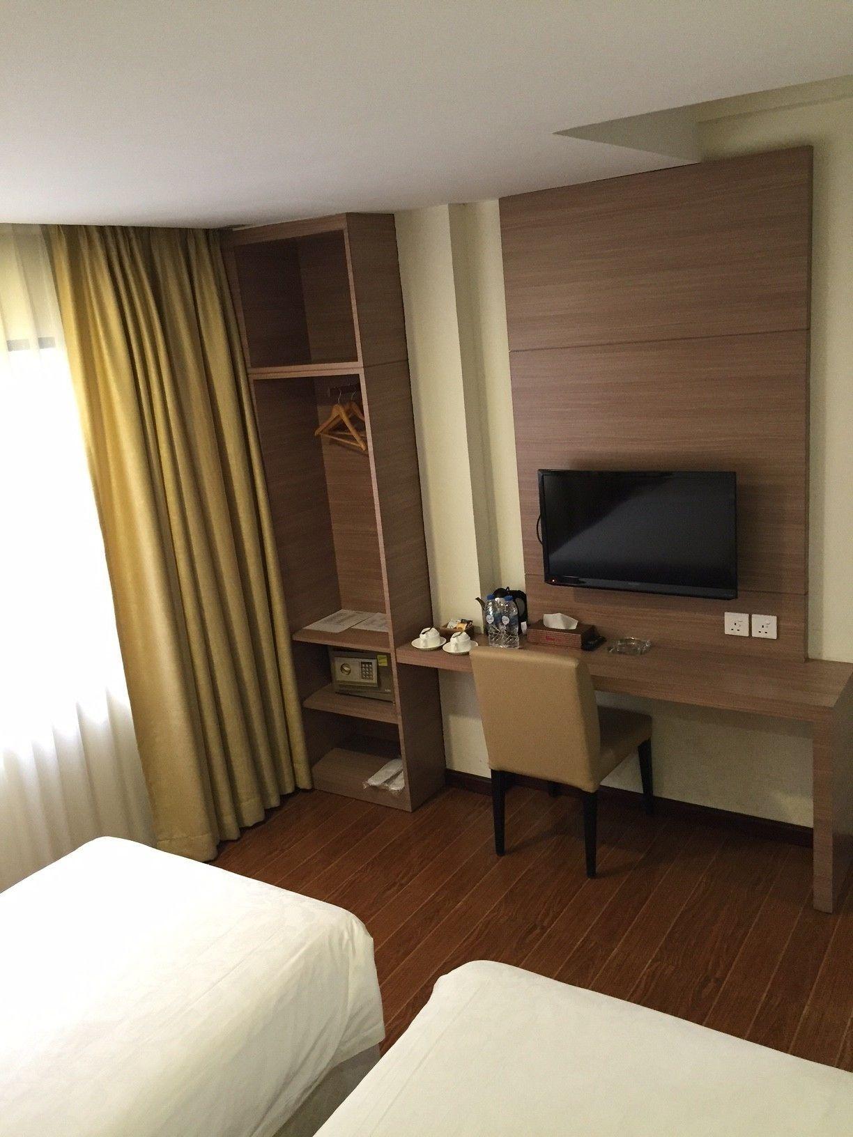 Hana Hotel Batam Exterior photo