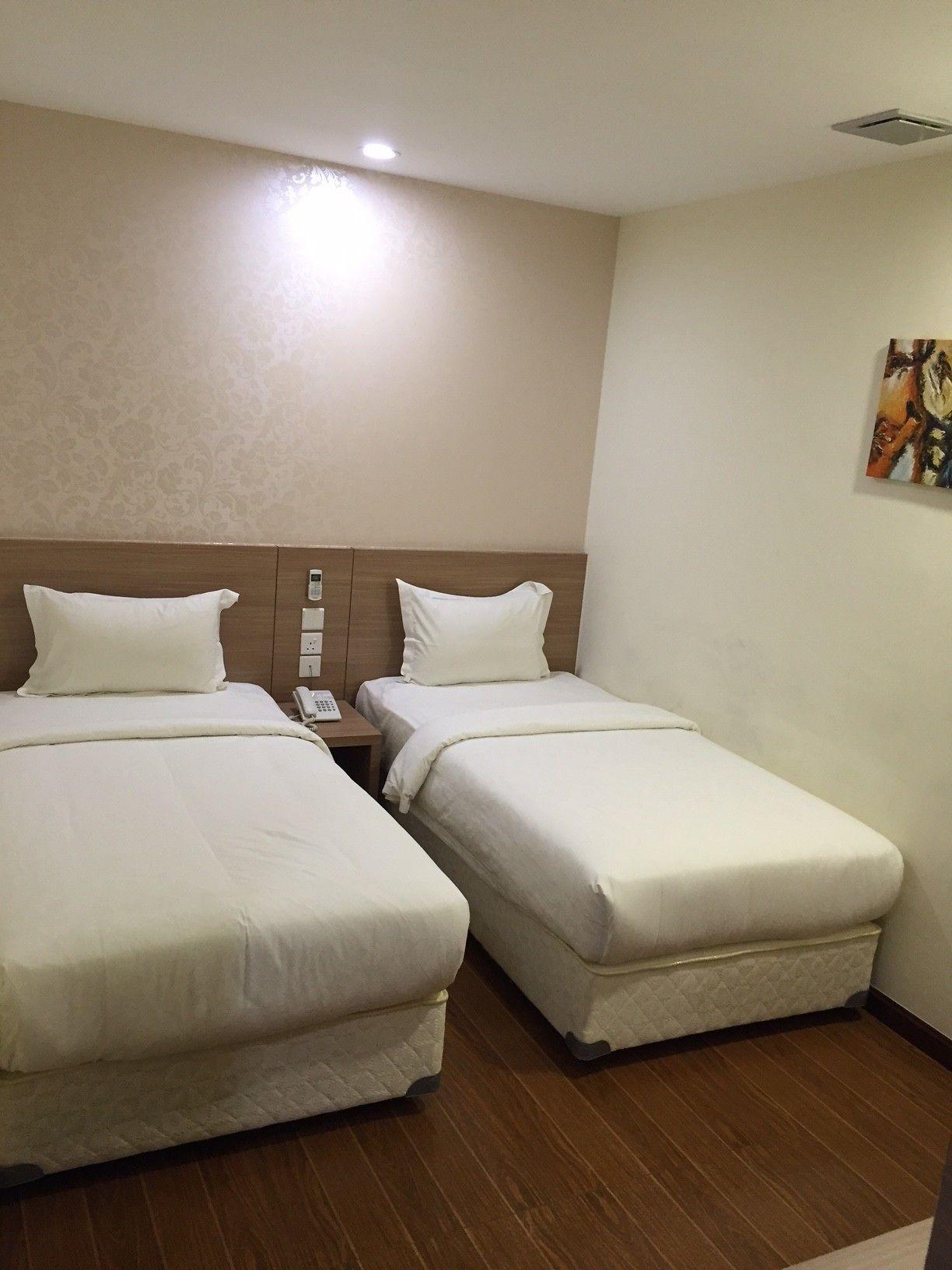 Hana Hotel Batam Exterior photo