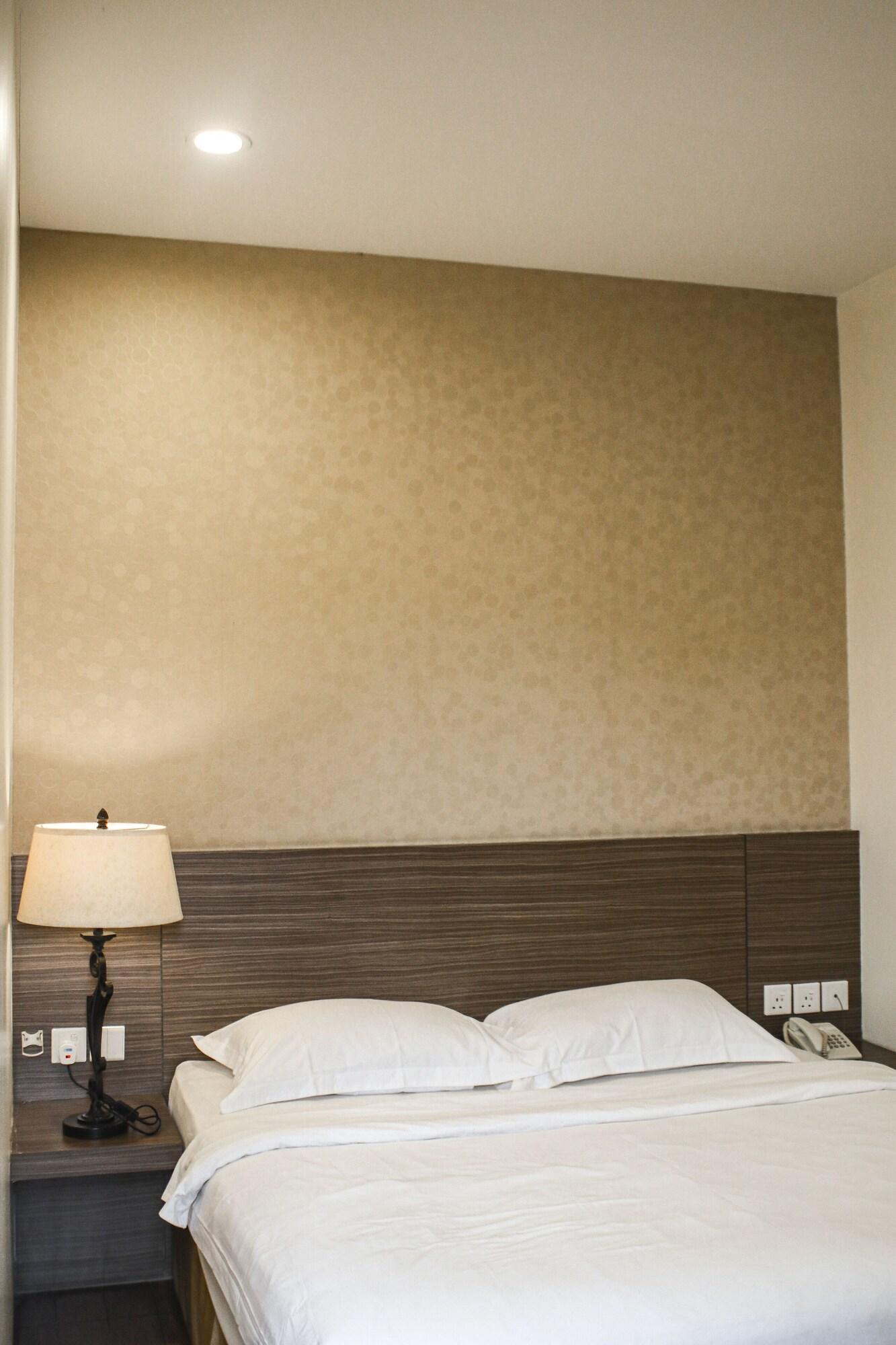 Hana Hotel Batam Exterior photo