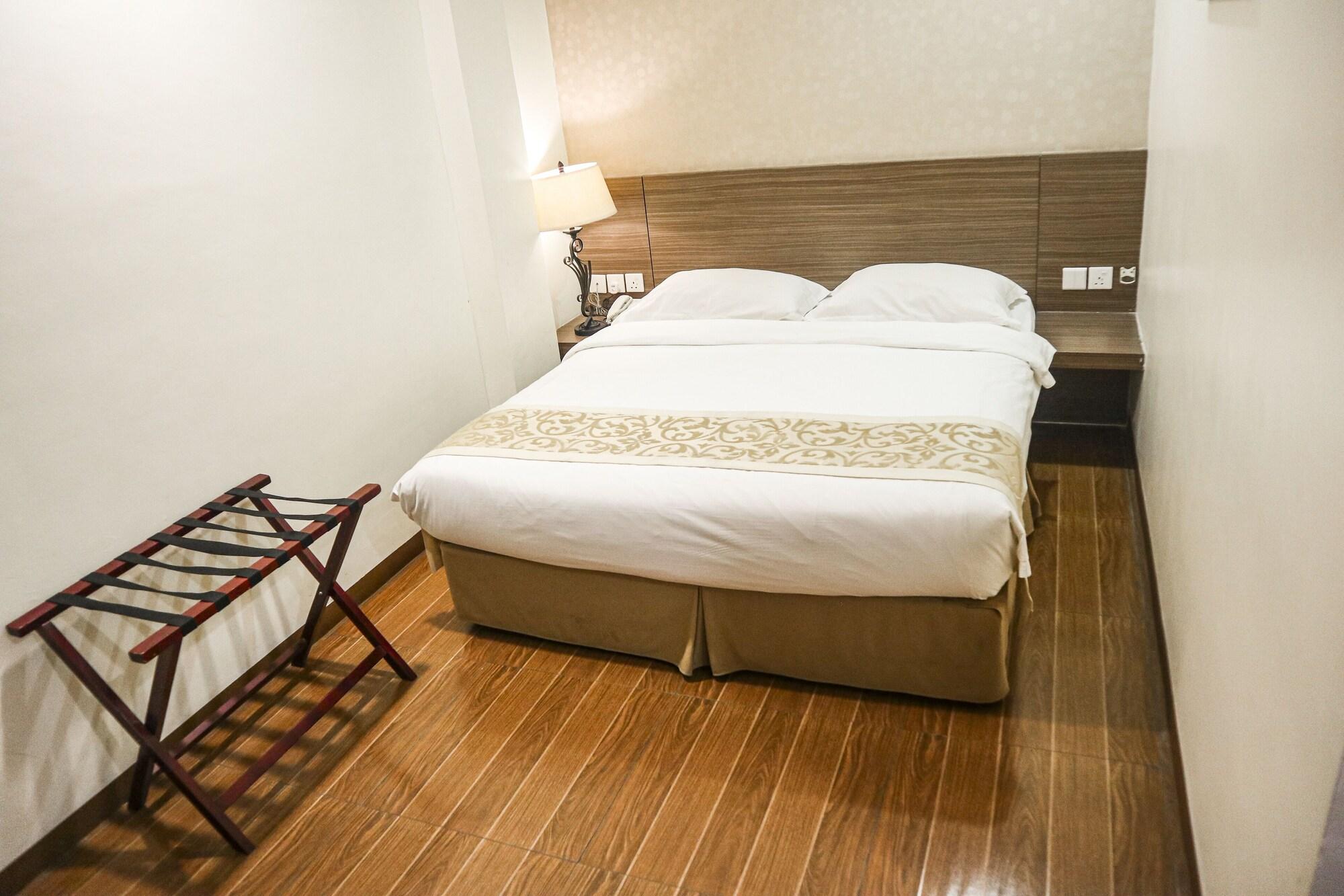 Hana Hotel Batam Exterior photo