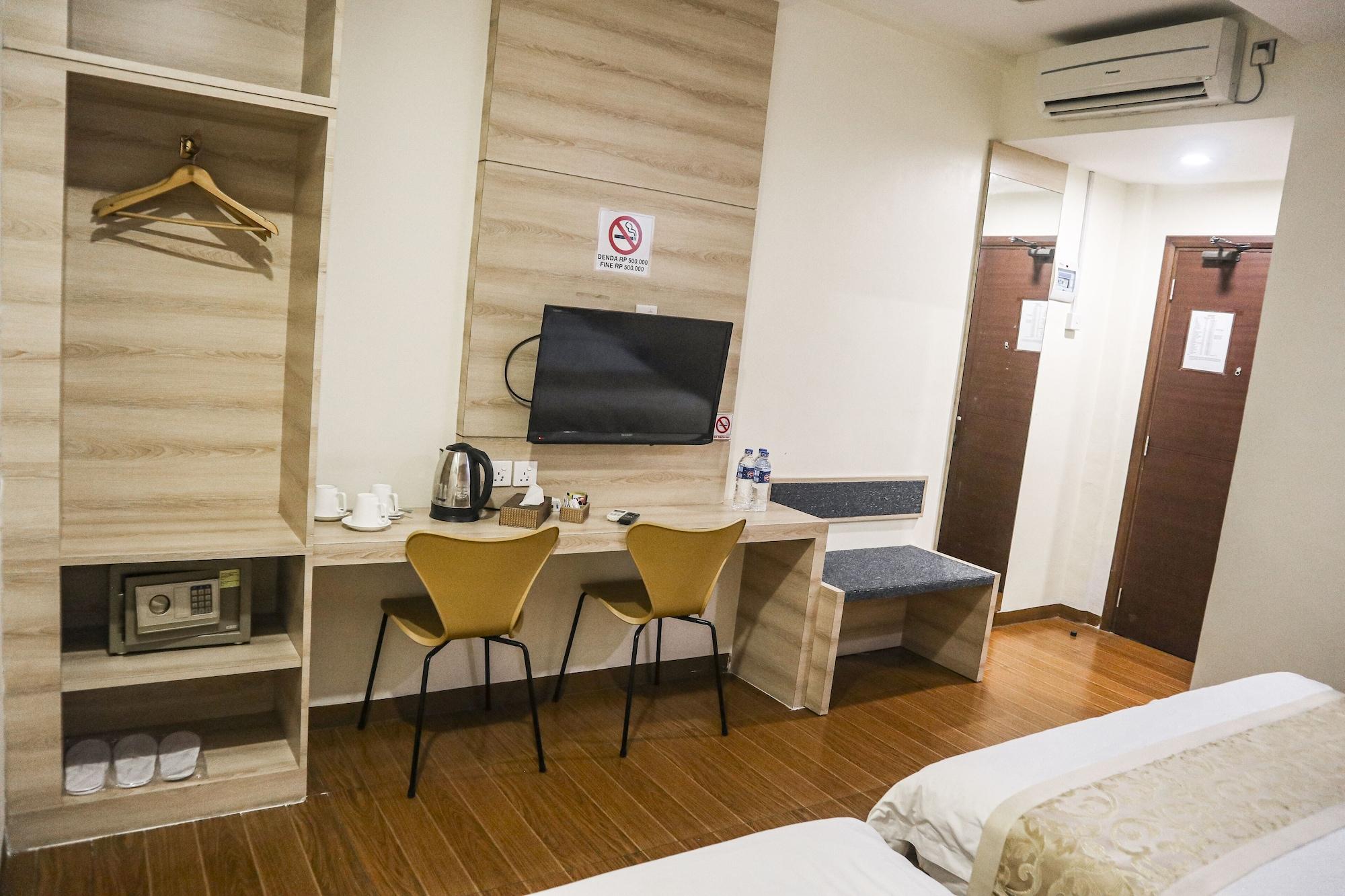 Hana Hotel Batam Exterior photo