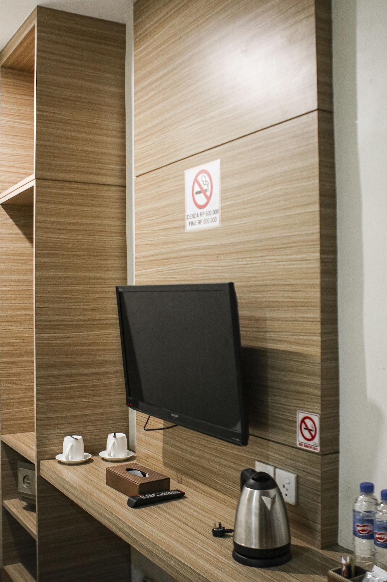 Hana Hotel Batam Exterior photo