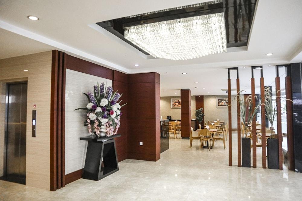 Hana Hotel Batam Exterior photo