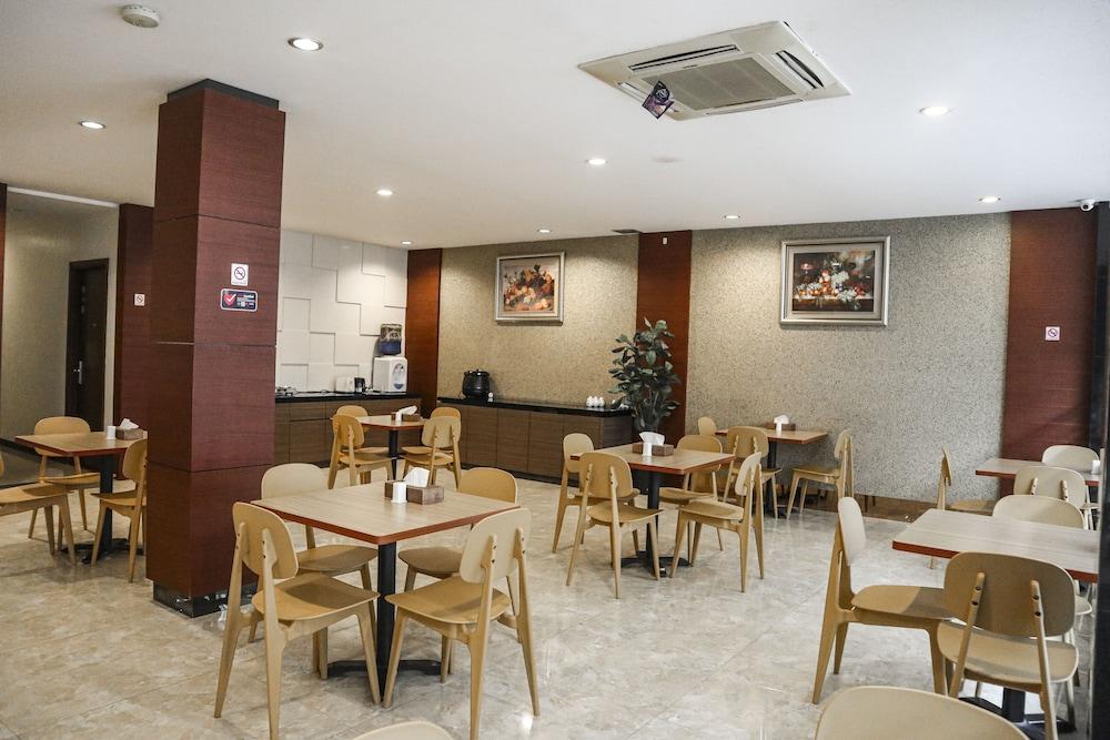 Hana Hotel Batam Exterior photo