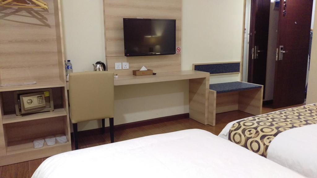 Hana Hotel Batam Exterior photo