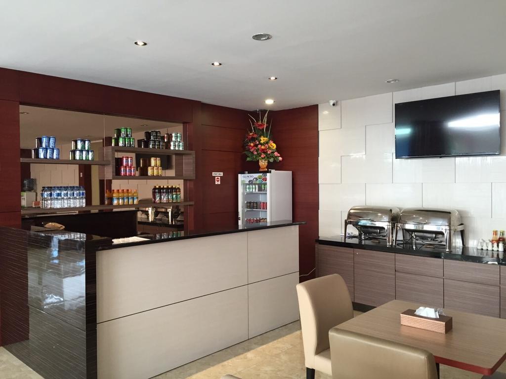 Hana Hotel Batam Exterior photo