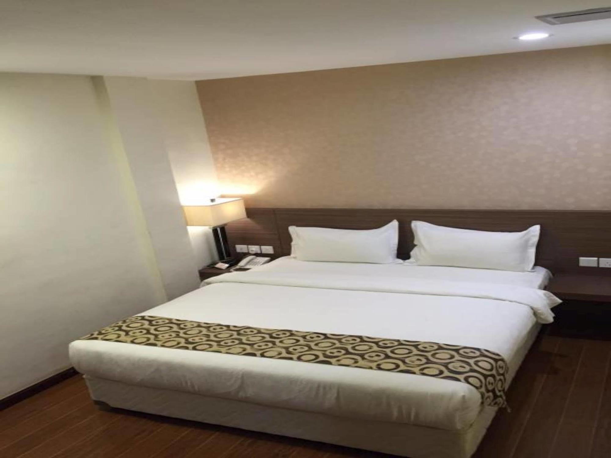 Hana Hotel Batam Exterior photo